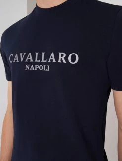 Cavallaro Napoli Terra Reflo T-shirt Donkerblauw 10 Cavallaro Napoli Terra Reflo T-shirt Donkerblauw -Cavallaro Napoli Shop 117226000 699000 11 positie 20 68