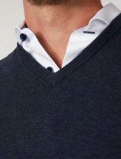 Cavallaro Napoli Tomasso V-neck Trui Donkerblauw 14 Cavallaro Napoli Tomasso V-neck Trui Donkerblauw -Cavallaro Napoli Shop 118225005 699000 11 positie 20 317