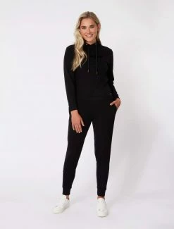 Cavallaro Napoli Lessa Hoodie Zwart 14 Cavallaro Napoli Lessa Hoodie Zwart -Cavallaro Napoli Shop 260225007 999000 05 positie 35 854